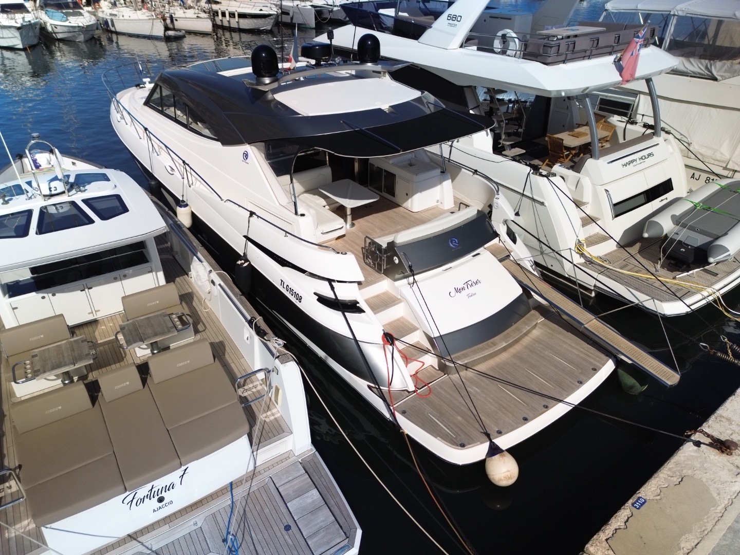 RIVIERA 6000 sport yacht platinum
