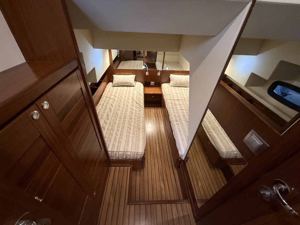 SASGA YACHTS 42 MENORQUIN SEDAN